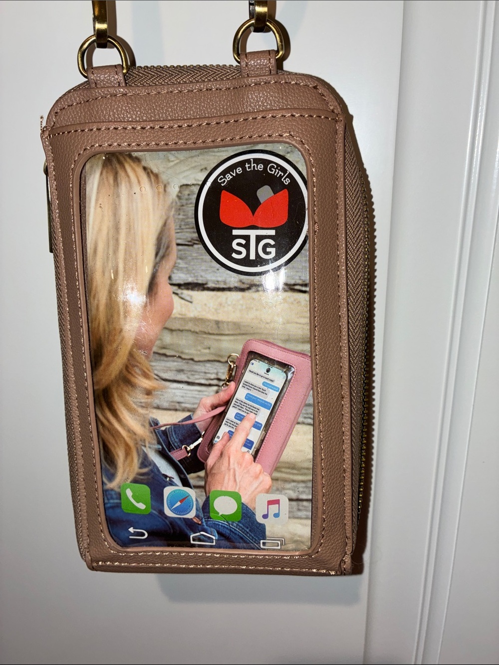 NWT Save The Girls Taupe Touchscreen RFID Phone Crossbody Wallet Kiss Lock Pouch